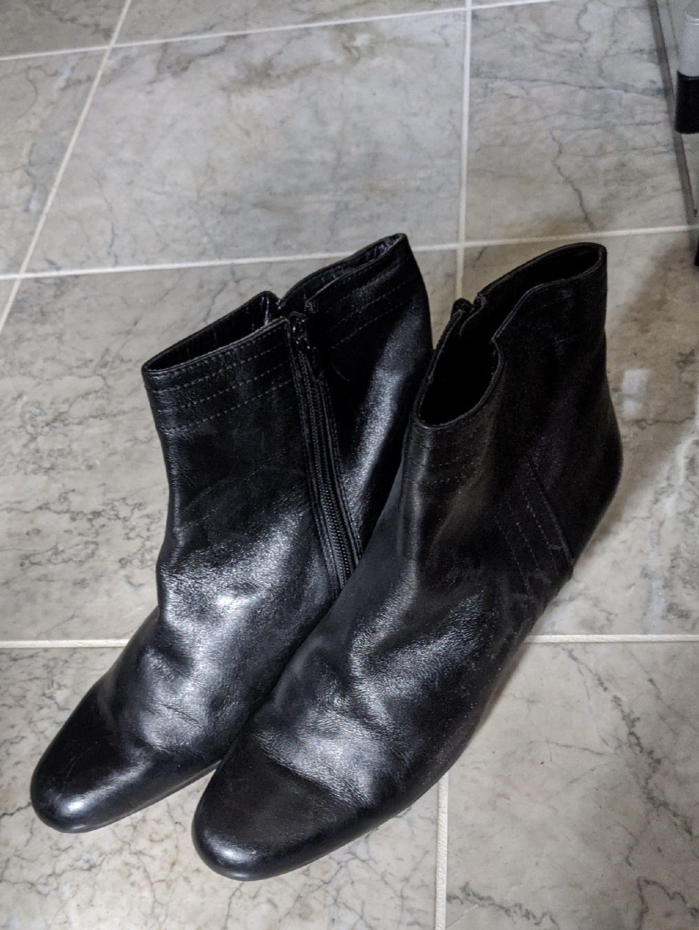 Bandolino Black Leather Ankle Boots with Subtle Stitching